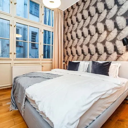 Large And Stylish In Apartamento Praga