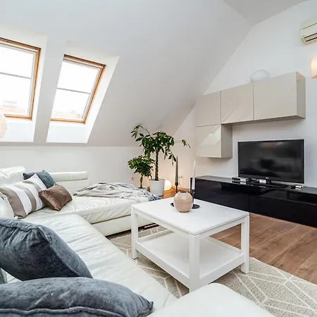 Apartamento Large And Stylish In