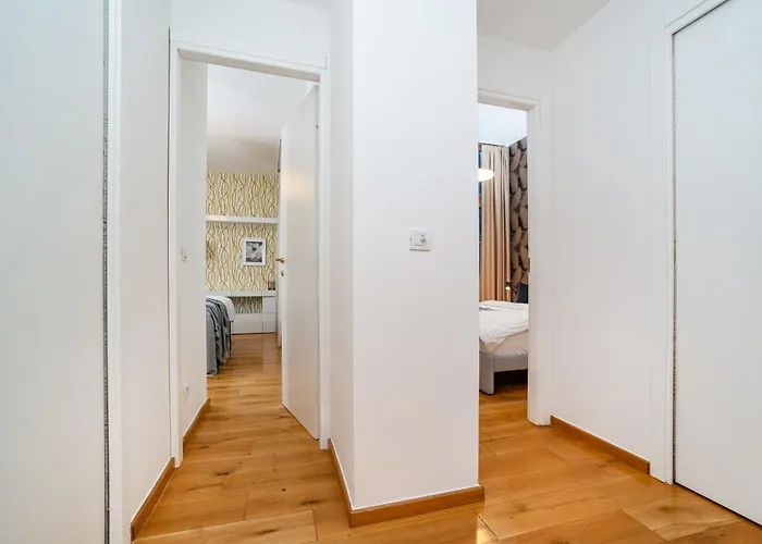 Large And Stylish In * Praga