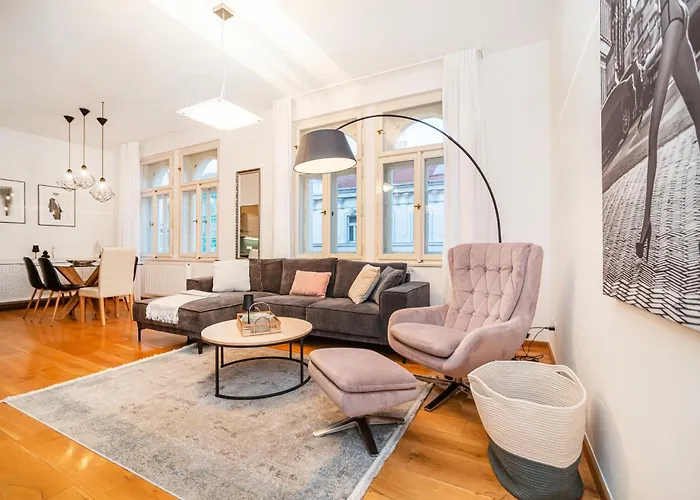 Apartamento Large And Stylish In *