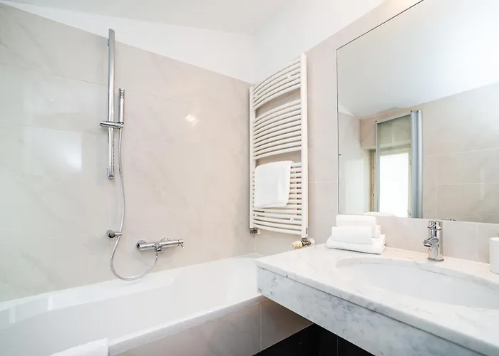 Large And Stylish In Apartamento Praga