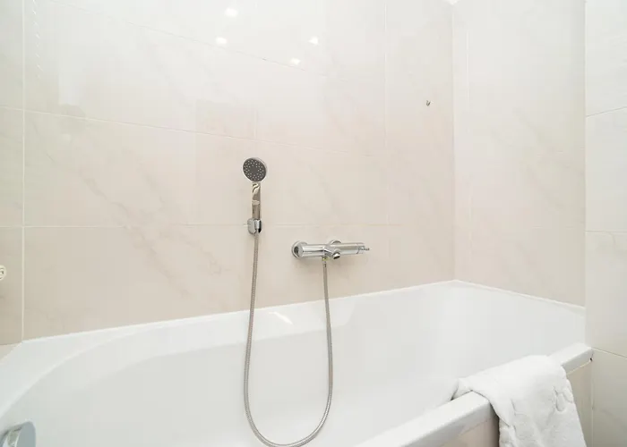 Large And Stylish In Apartamento Praga