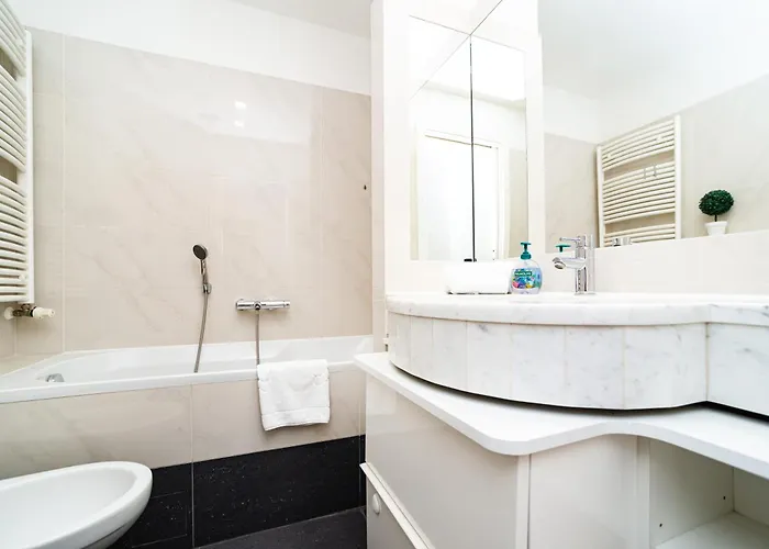 Apartamento Large And Stylish In *