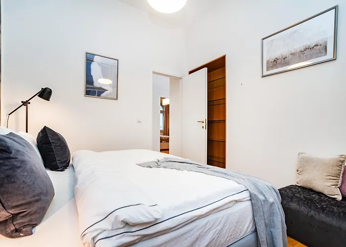 Large And Stylish In Apartamento Praga