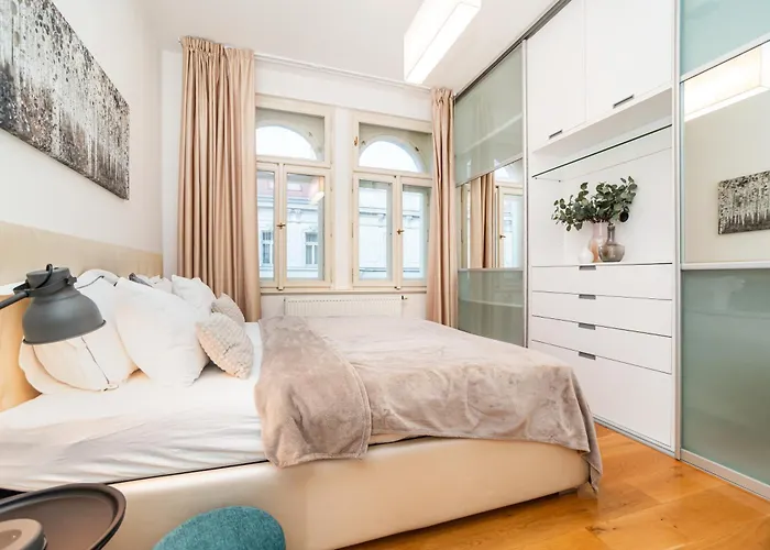 Apartamento Large And Stylish In *