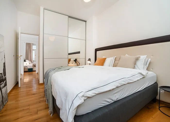 Large And Stylish In Apartamento Praga
