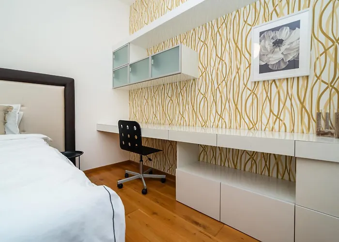 Apartamento Large And Stylish In *