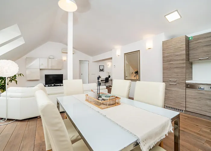 Apartamento Large And Stylish In Praga