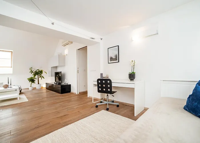 Apartamento Large And Stylish In *