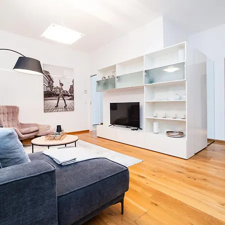 Large And Stylish In Apartmán *