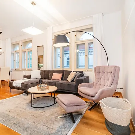 Appartement Large And Stylish In *