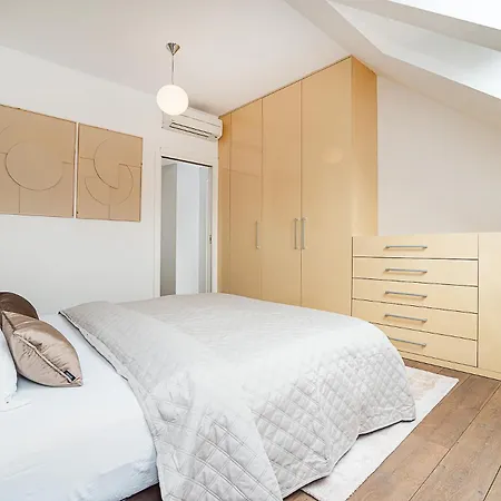 Large And Stylish In Appartement