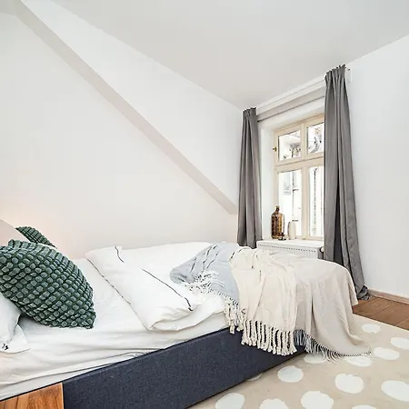 Large And Stylish In Appartement