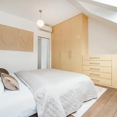 Apartment Large And Stylish In *